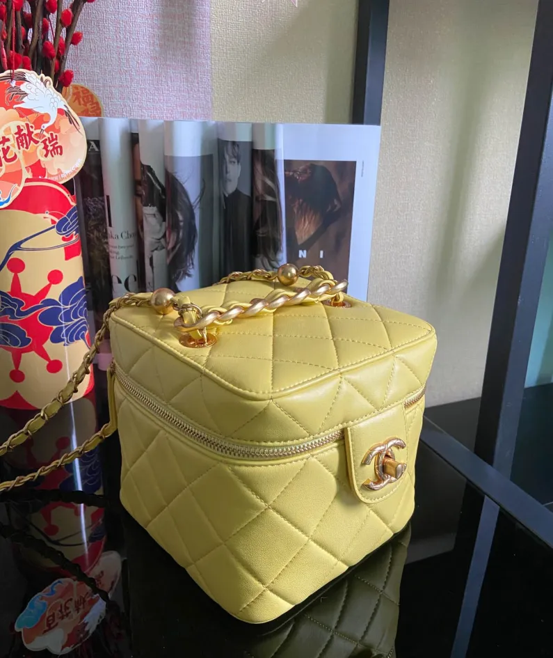 CHANEL size 16.5/16.5/15