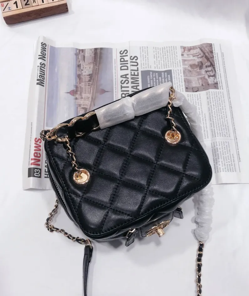 Chanel Shoulder Bag Size: 17*14*14