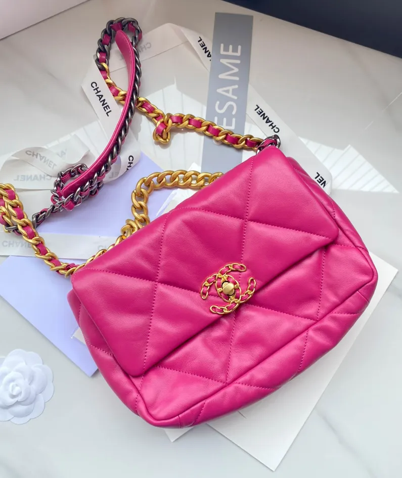 Chanel Model: S1160 Size: 26cm