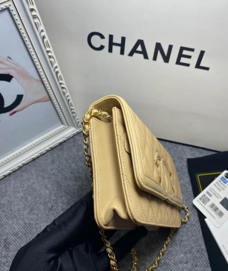 Cross bag gold buckle Model: 82003 Size: 19cm