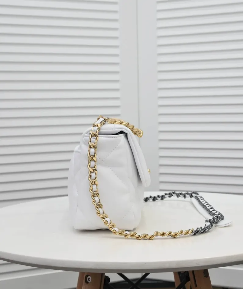 Chanel Style: 9010 Size: 26*16*10cm.