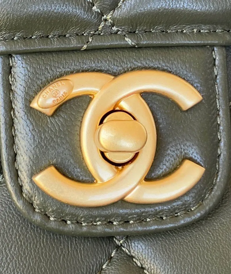 Chanel sheepskin size: 18X19.5X9.5cm