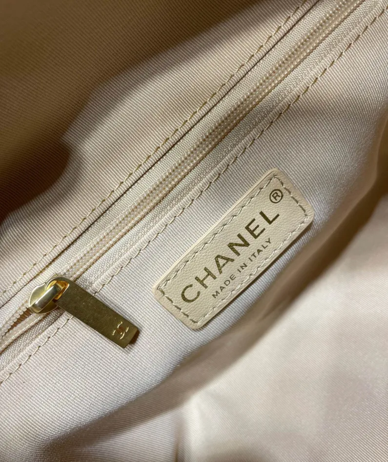 Chanel shoulder bag size: 22*10*15
