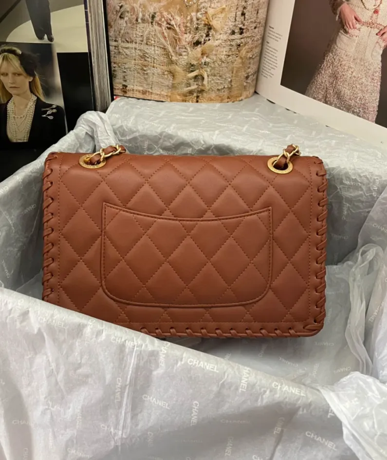 Lambskin Lock Bag Size: 26X17X6cm Style Number: AS2163
