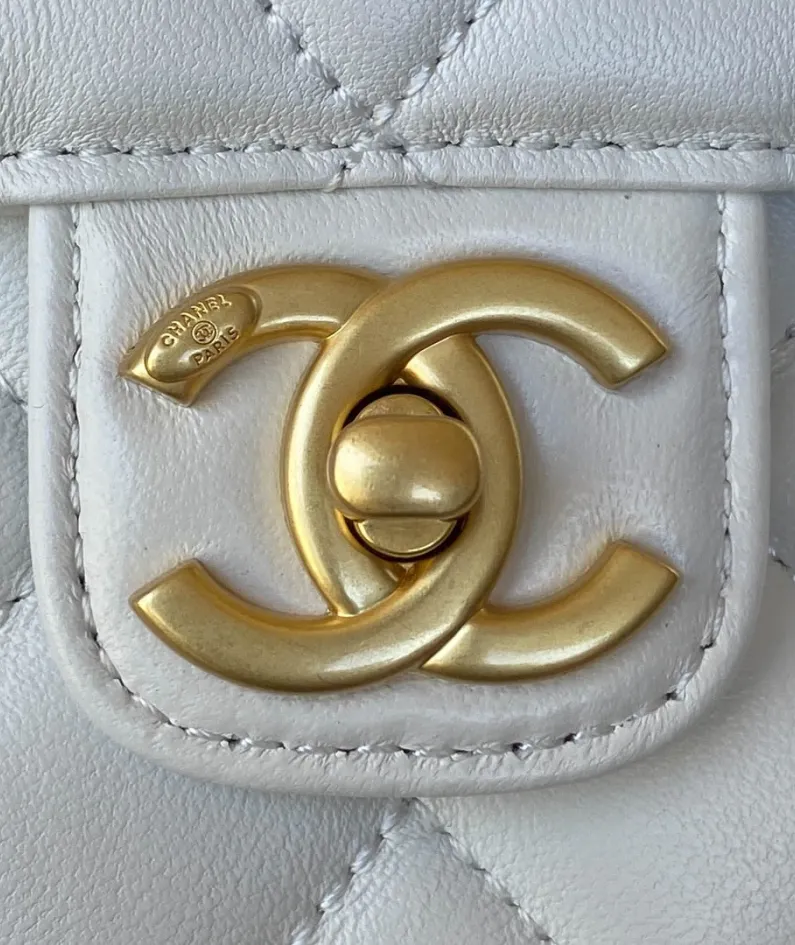 Chanel sheepskin size: 18X19.5X9.5cm