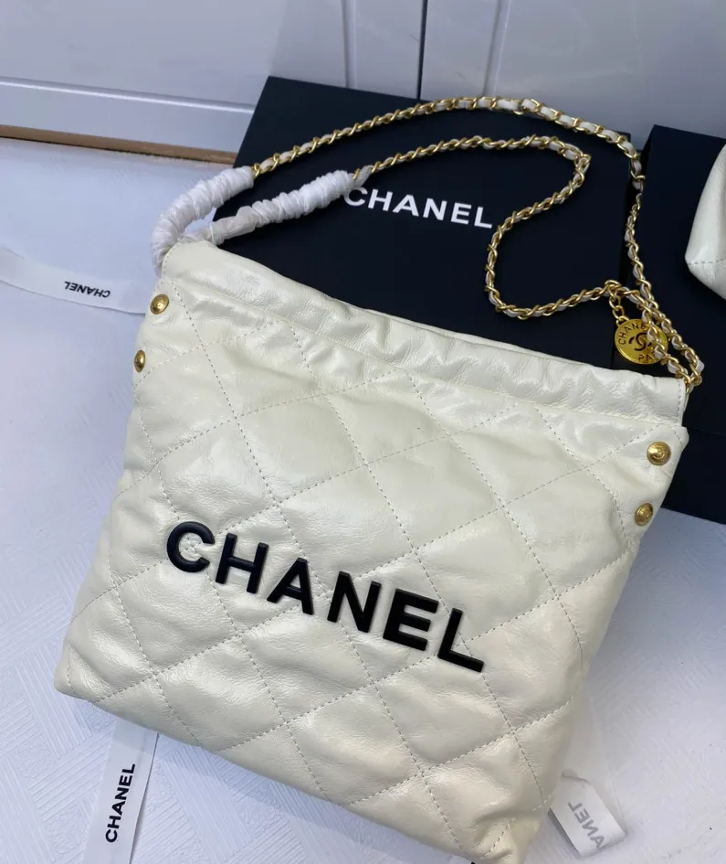 Chanel Underarm Bag Model: 8828 Size: 30*27*7 40*33*8