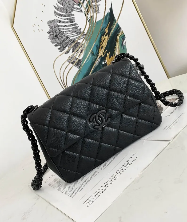 Chanel size: 11*8.5*7cm