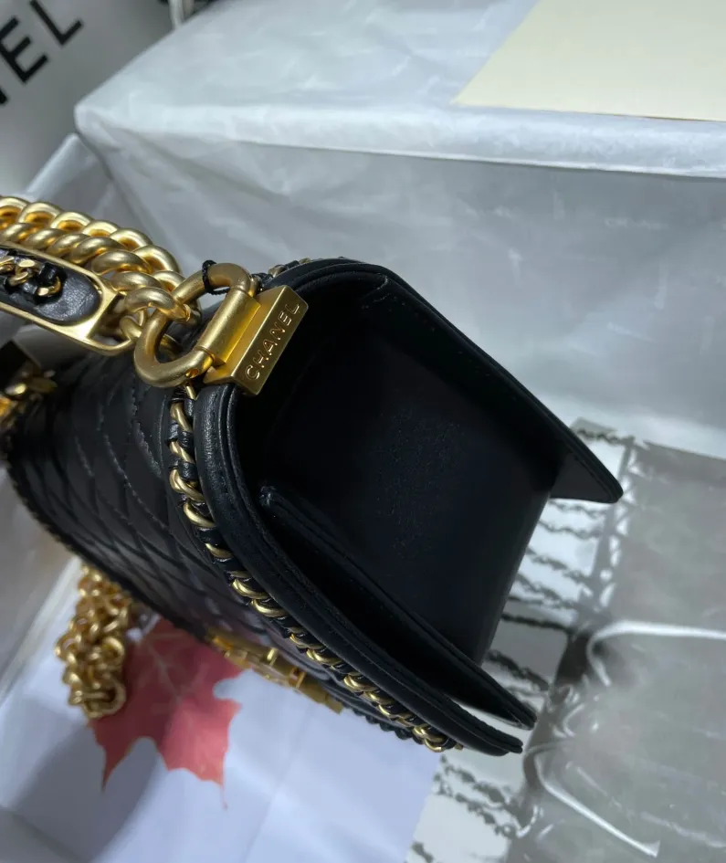 CHANEL wrist bag size: 20