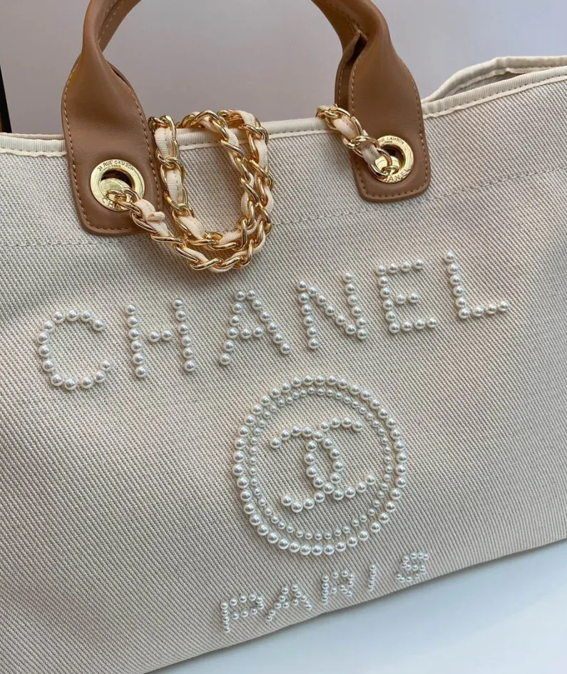 Chanel Model: AS66941 Size: 39cm