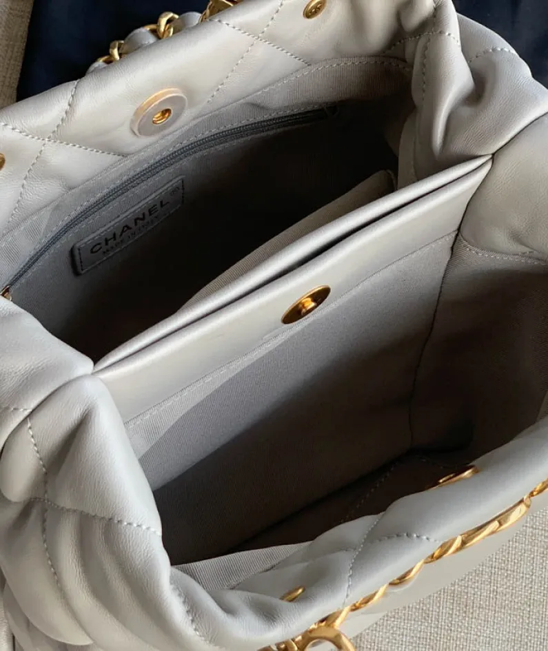 CHANEL shoulder bag Model: AS3502 Size: 24X29X10Cm