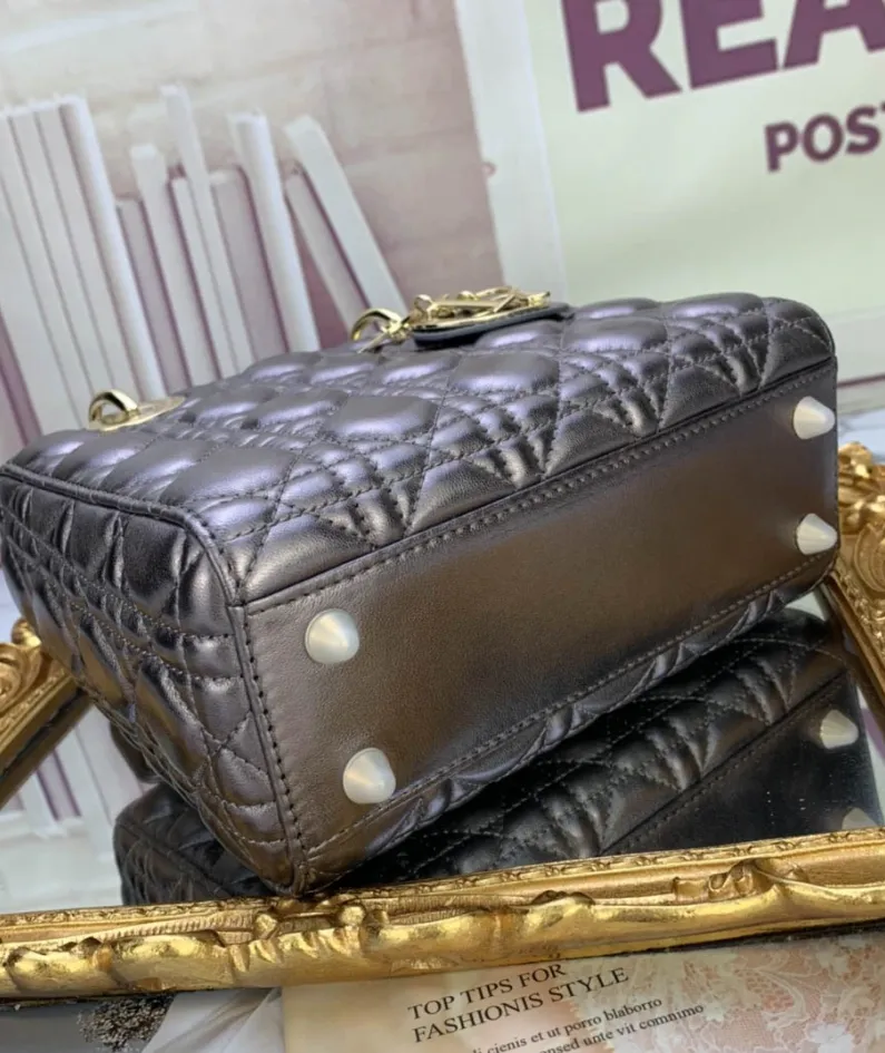 Model: D6806 Size: 20 x 16.5 x 8 cm