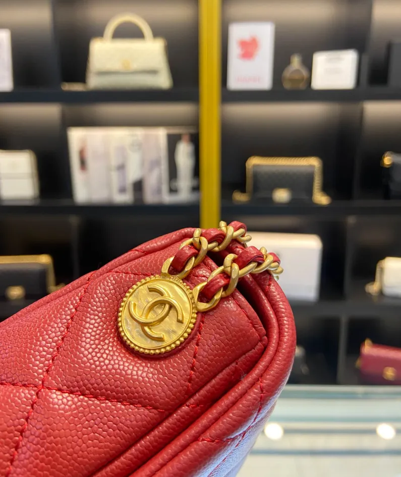 Chanel size: 21x14x6.5cm