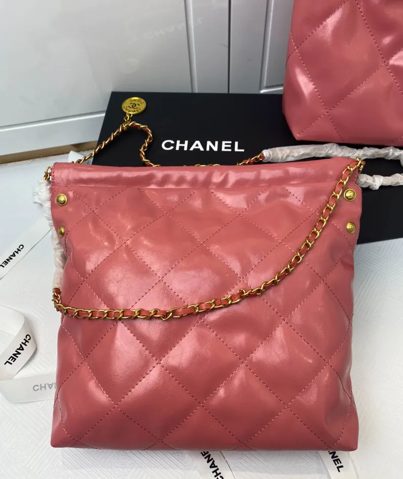 Chanel Underarm Bag Model: 8828 Size: 30*27*7 40*33*8