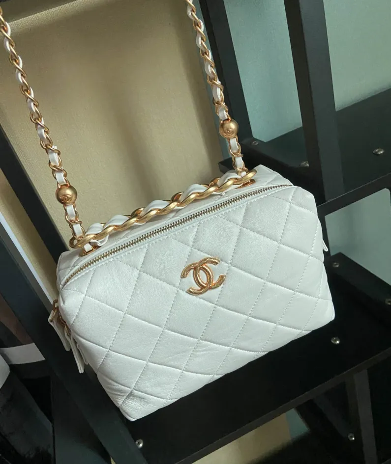 CHANEL Size: 22*10*15