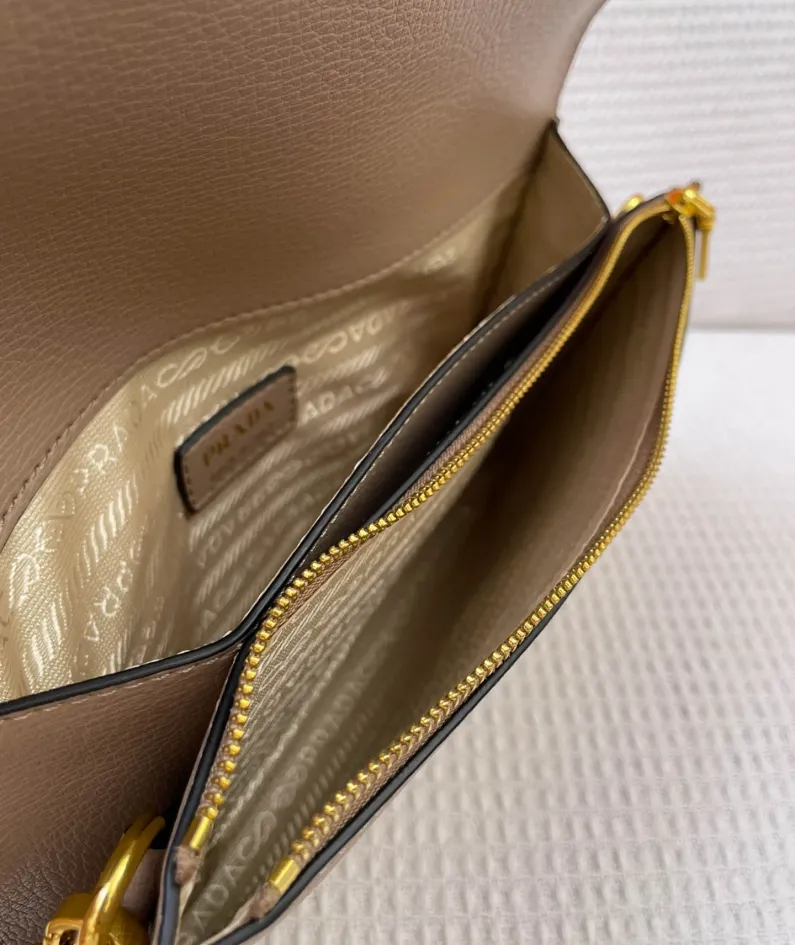 prada Crossbody Size:25x16cm 2121 