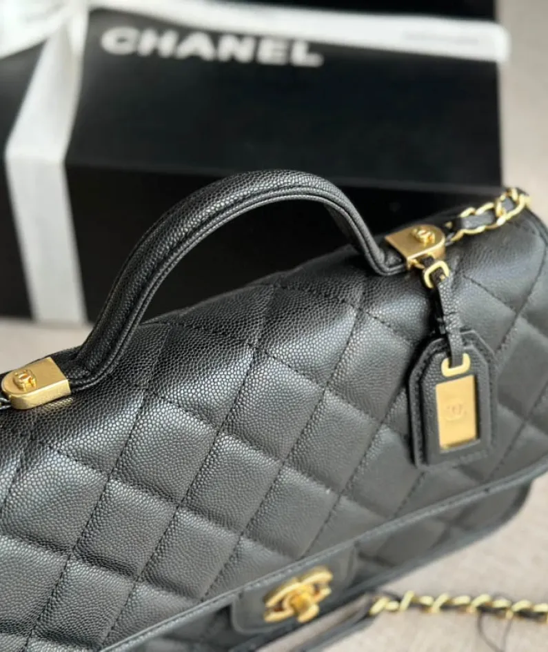 CHANEL Tofu Bun Model AS3653# Size: 25 X21.5 X7 cm 3652# 17 X20.5 X6 cm