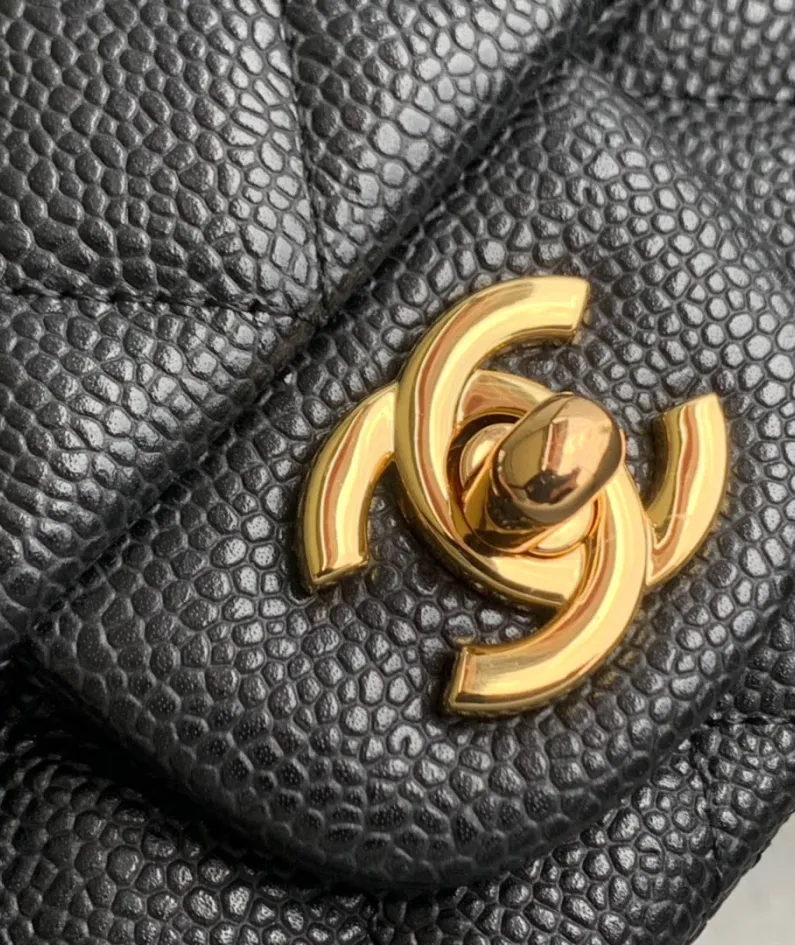 Lambskin Small Bag Size:20X13x7cm Model: 1116