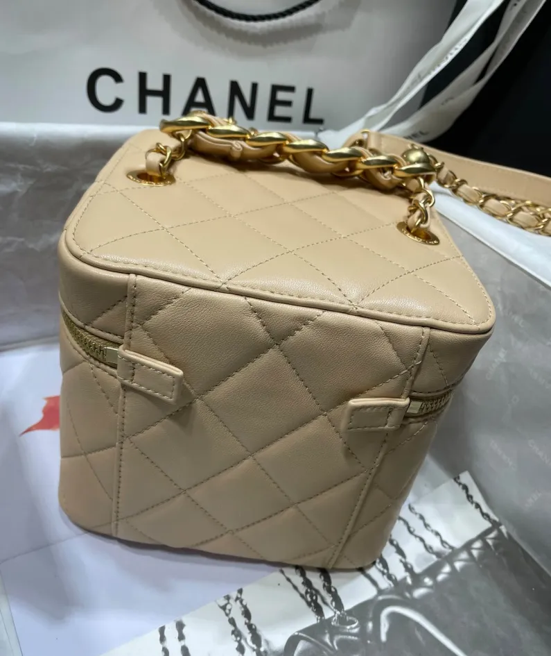 CHANEL Portable ️Crossbody Model: 2020SS ️Size: 16.5*16.5*15