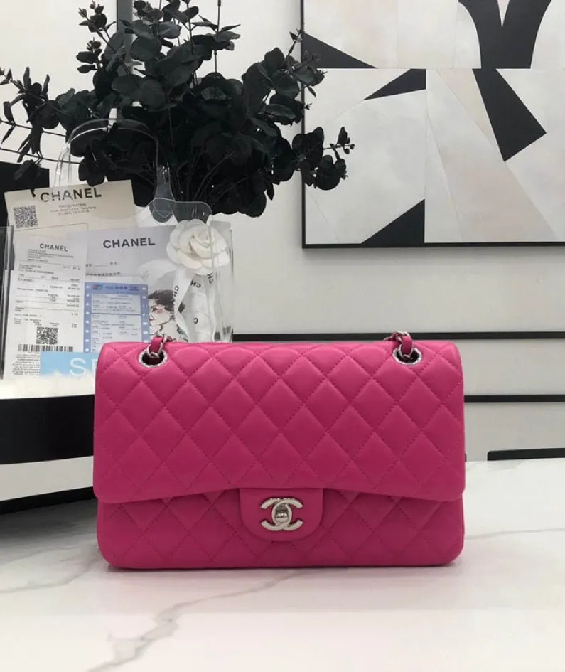 classic flap lambskin light gold buckle classic flap size:25cm