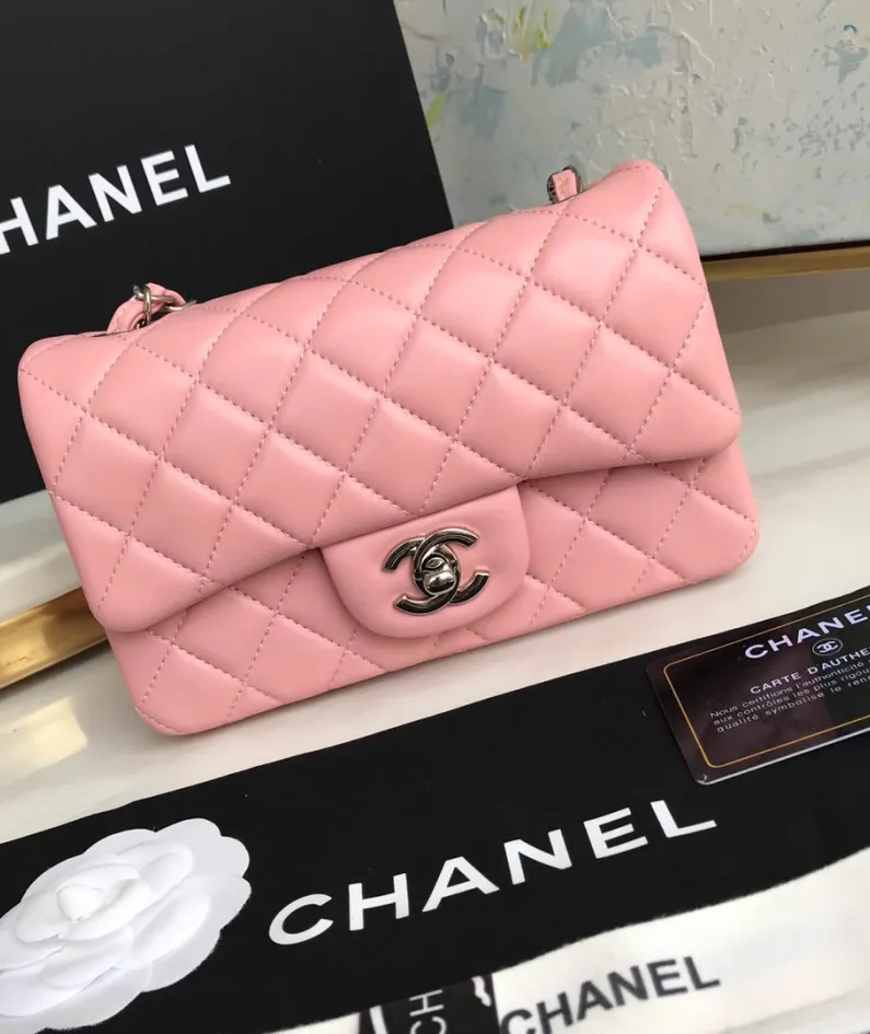 Lambskin Small Bag Size:20X13x7cm Model: 1116