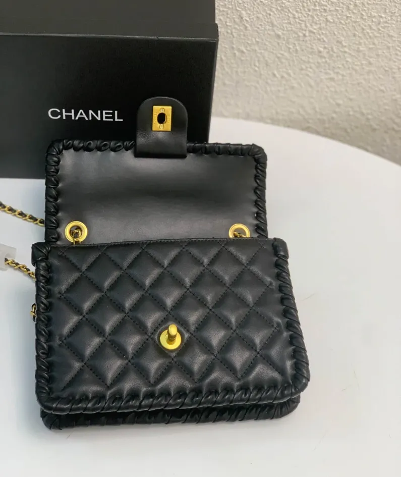 Lambskin Size: 24cm