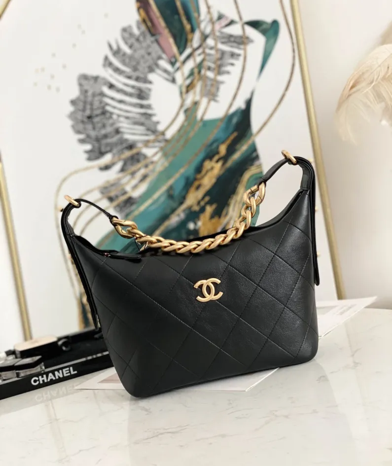 Hippie bag calfskin Size: 28*17*9*cmModel: 2910