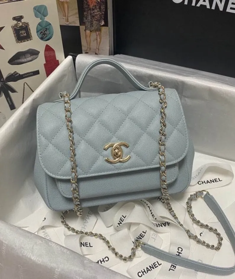 CHANEL pearl ball pattern size:19x7x14cm model number 93749