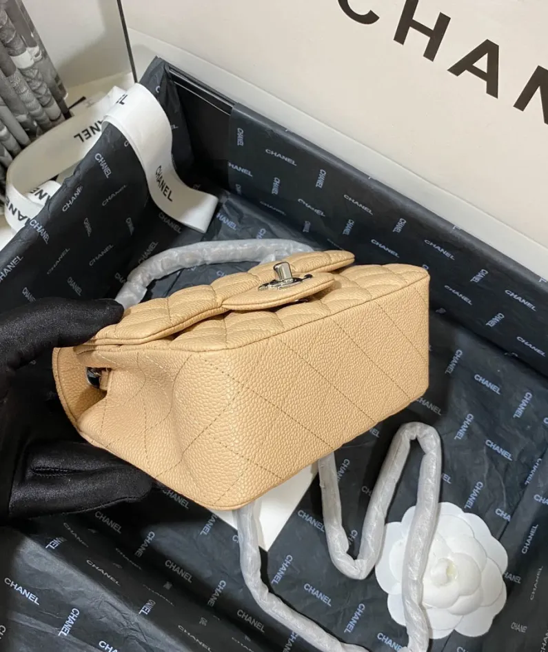 Lambskin Model: 1115 Size: 17cm