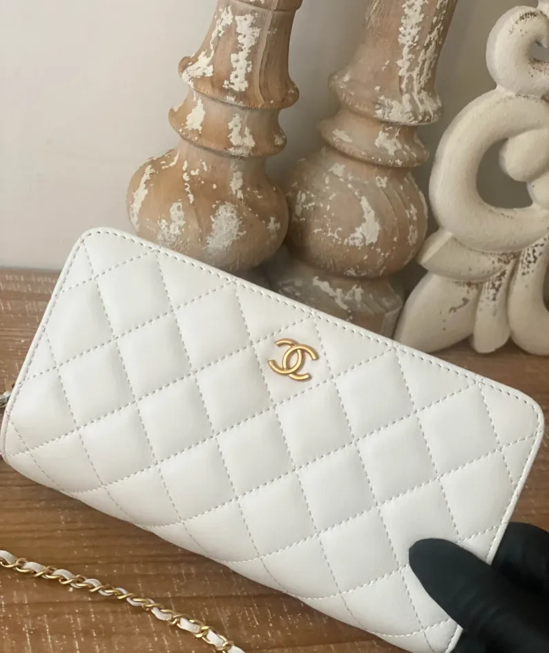 Chanel Size: 19cm Style: 81225 White