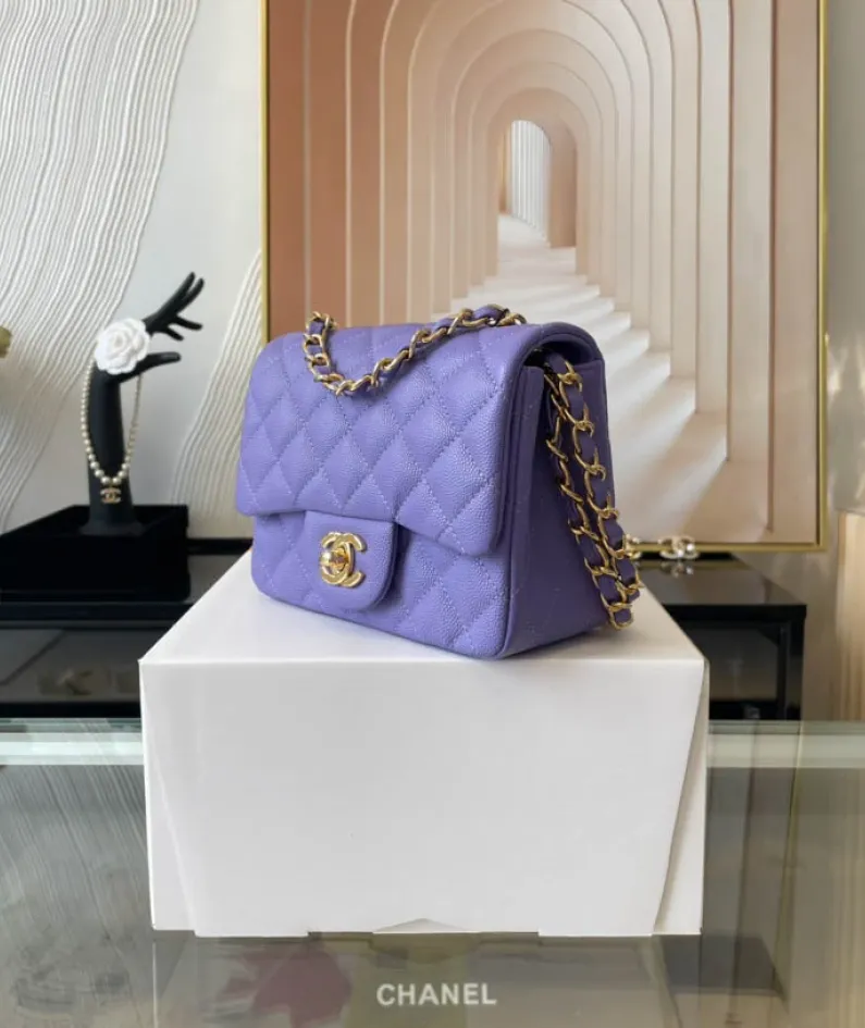 Light Silver Metal Bag Size: 17cm Ident No.: 01115