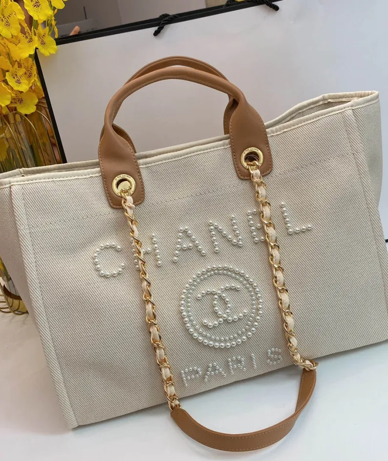 Chanel Model: AS66941 Size: 39cm