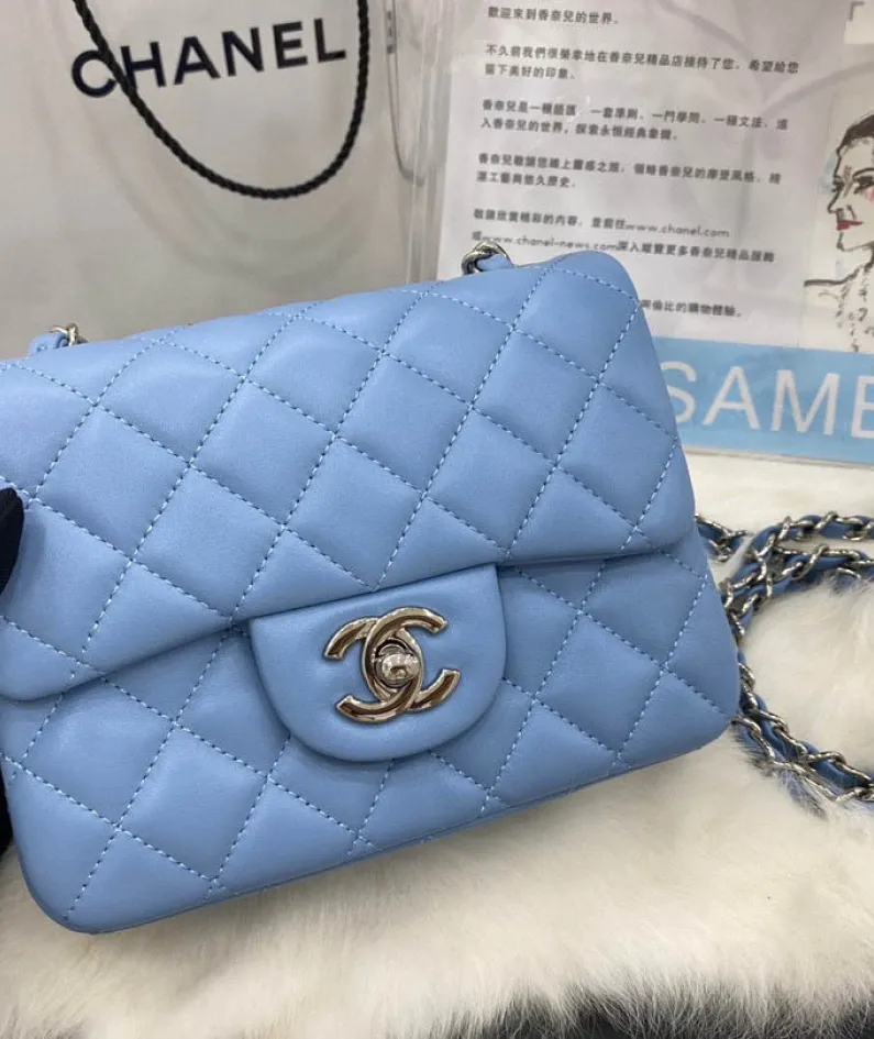 classic flap lambskin light gold buckle classic flap size:17cm