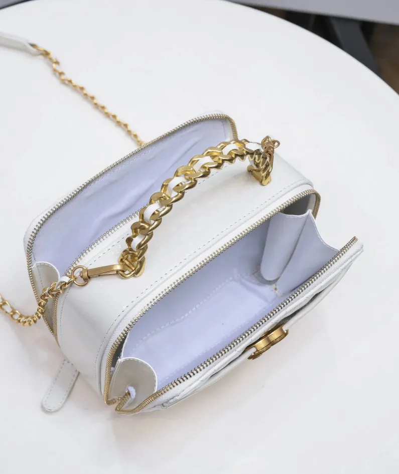Chanel Size: Large 13.5*18.5x7.5cm Style Number: 9055