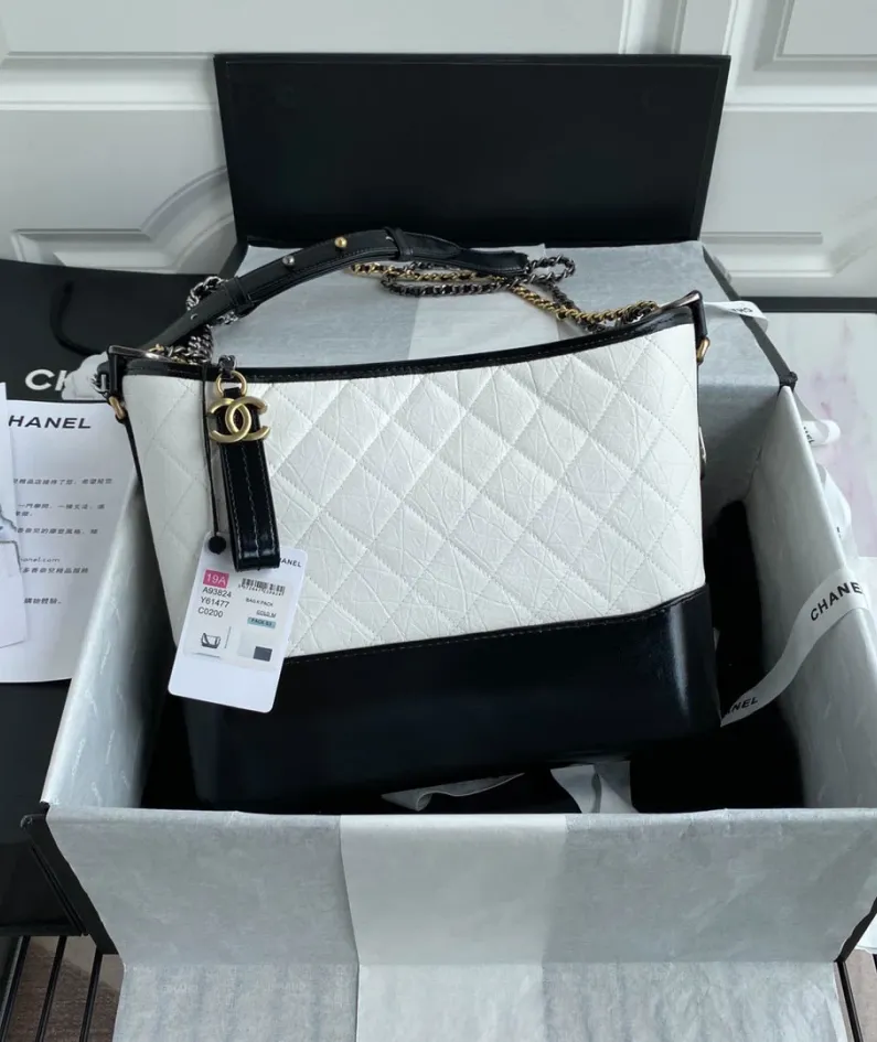 Chanel size: 28cm