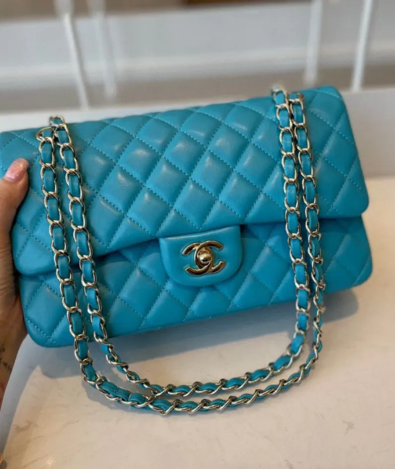 classic flap lambskin light gold buckle classic flap size:25cm