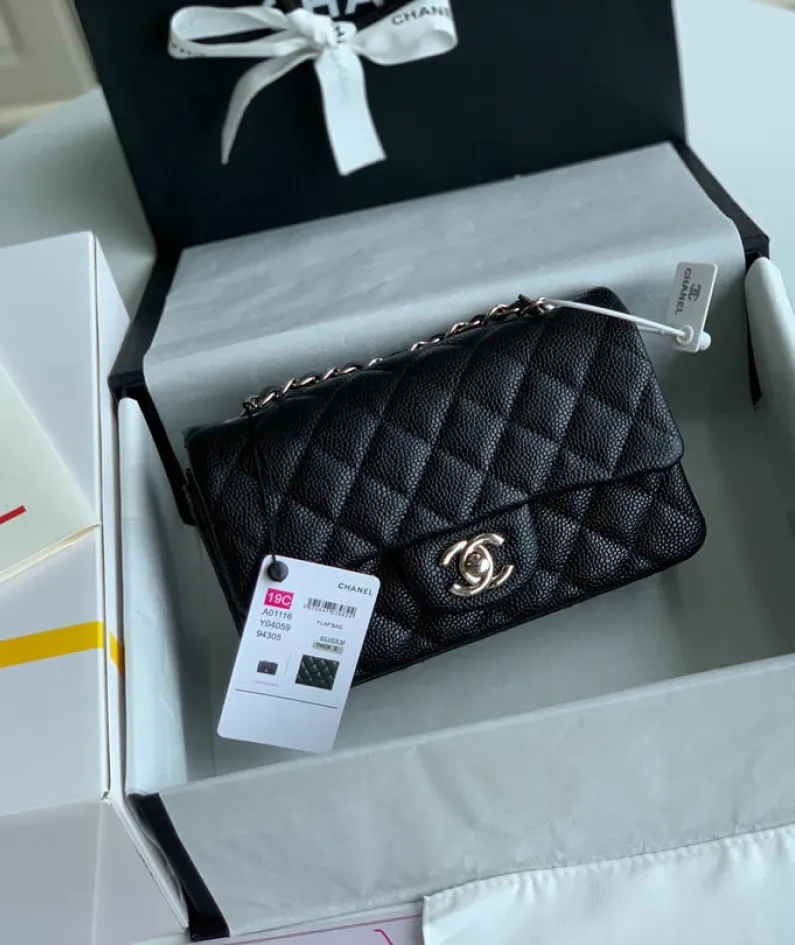 Lambskin Small Bag Size:20X13x7cm Model: 1116