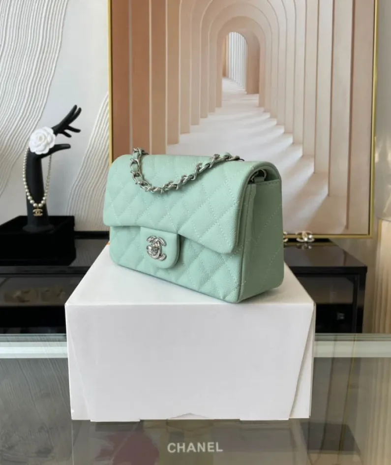 Light Silver Metal Bag Size: 20cm Ident No.: 01116
