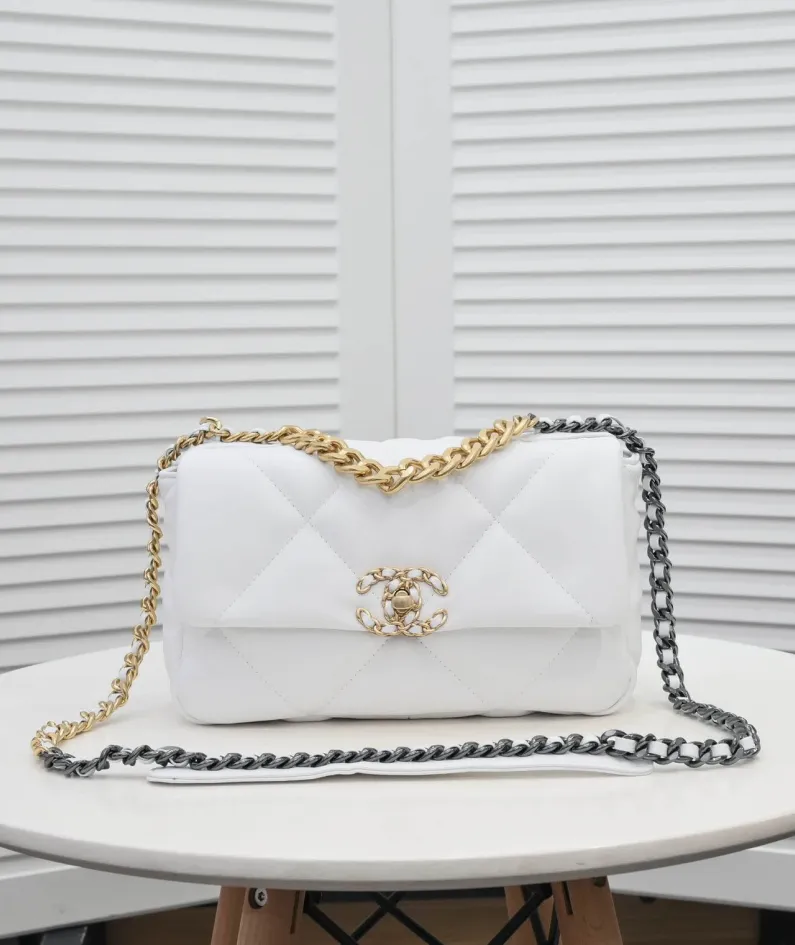 Chanel Style: 9010 Size: 26*16*10cm.