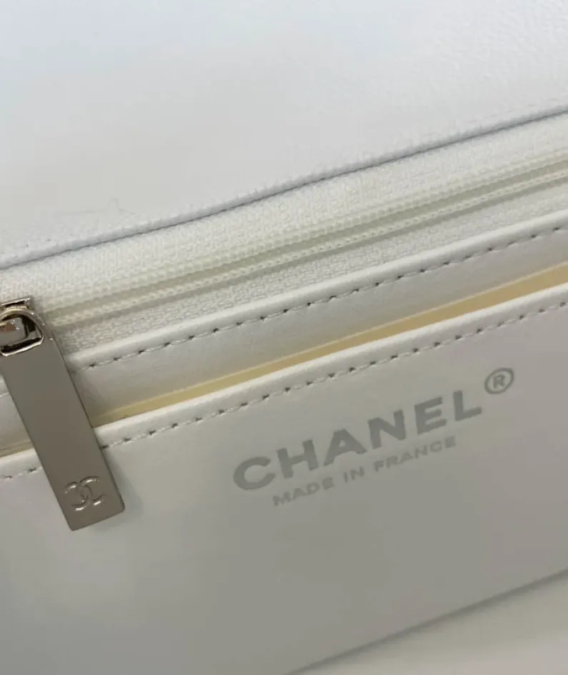 Light Silver Metal Bag Size: 20cm Ident No.: 01116