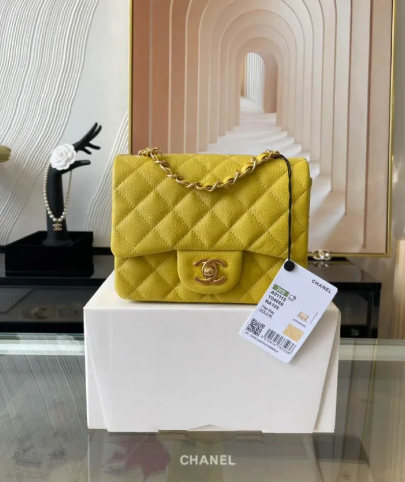 Light Silver Metal Bag Size: 17cm Ident No.: 01115