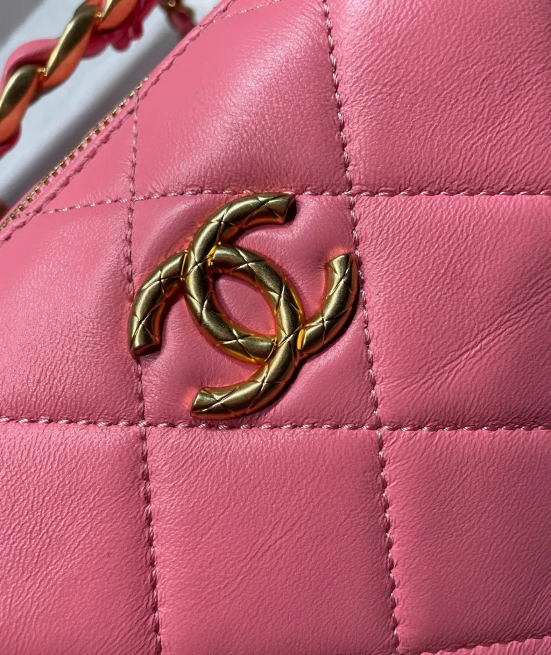 CHANEL size 22*10*15