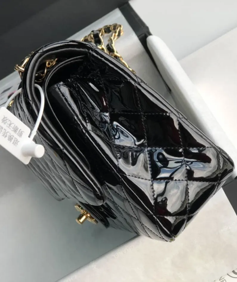 Chanel patent leather pouch size:25.5cm Ident No.: 1112
