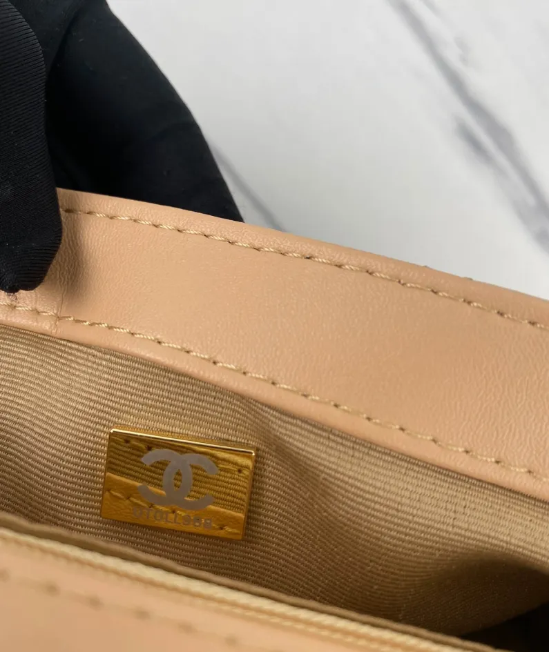 Large Gold Chain Underarm Bag Model Number: As3214