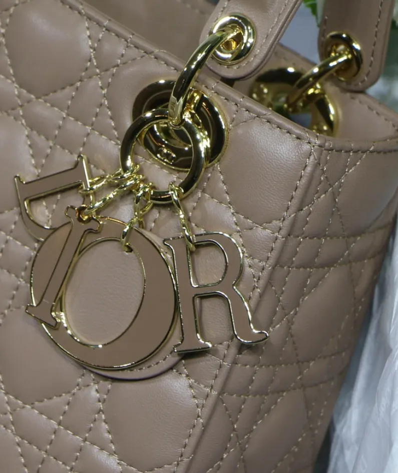 Size: 20x16.5x 8cm