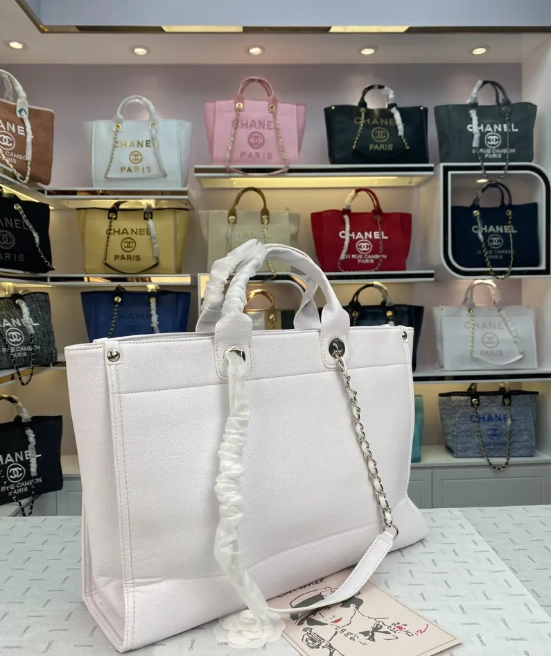 Chanel Size: 42/30/12 Style: 8816