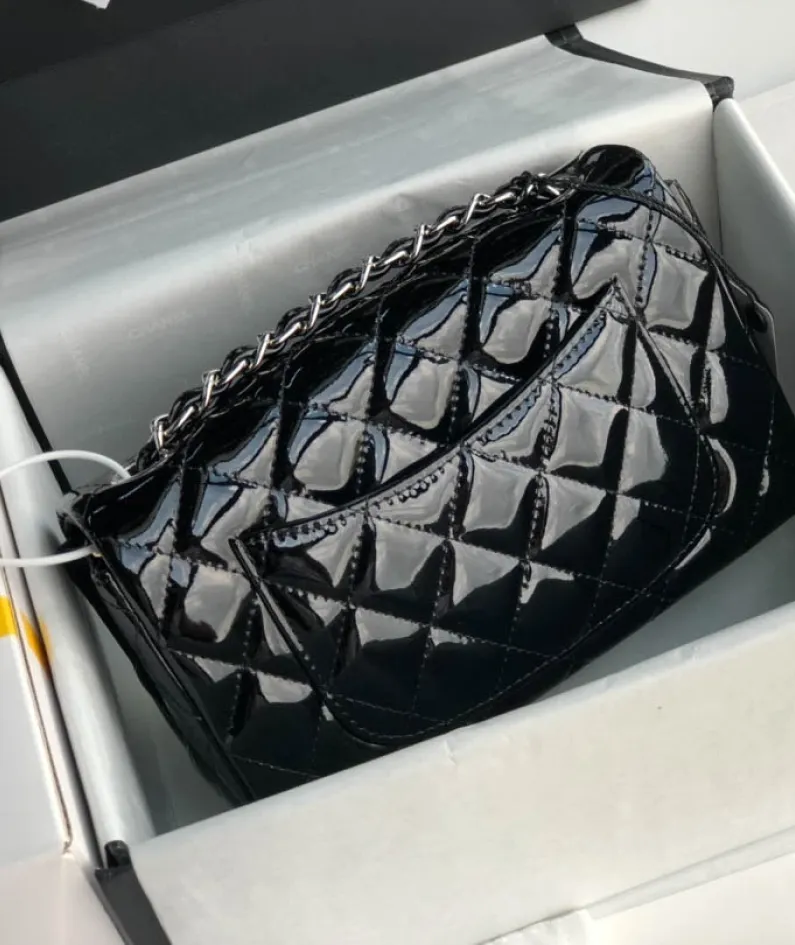 Chanel Patent Leather Pouch Model: 1116 size: 20cm