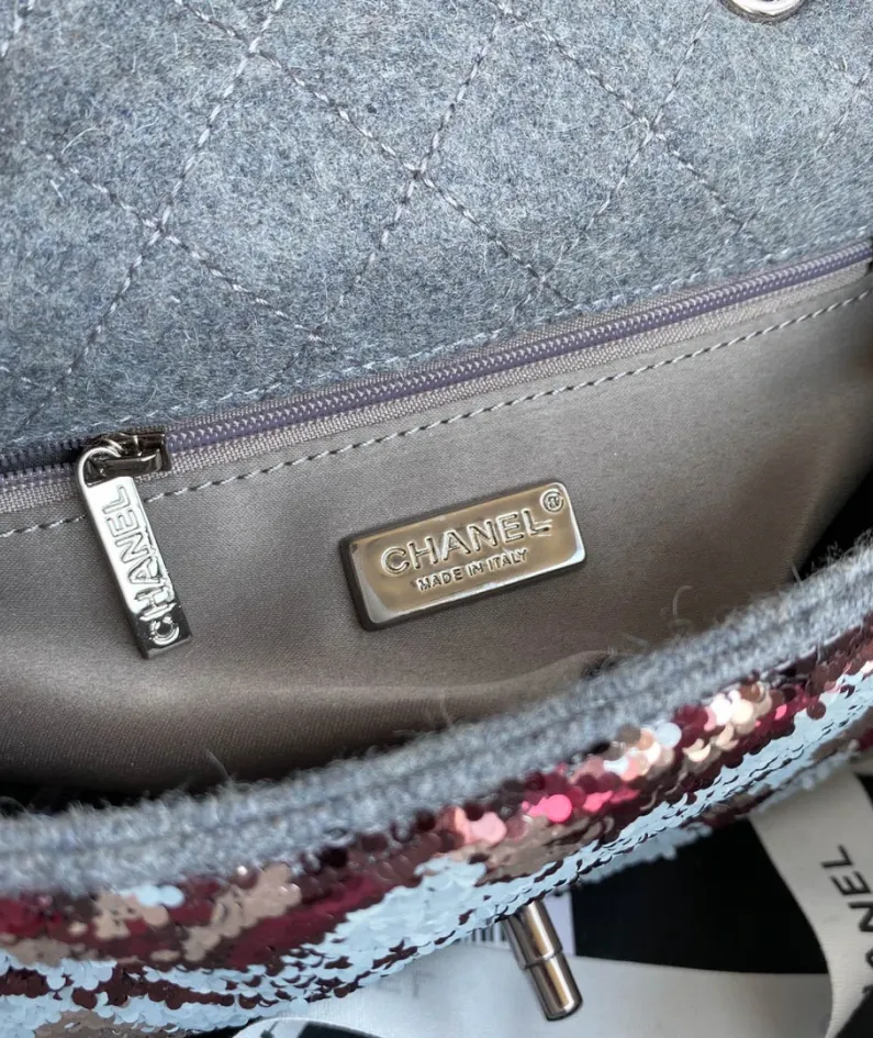 Chanel size: 15x22x7cm