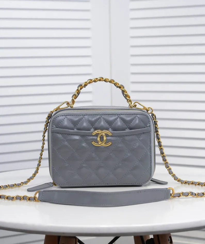 Chanel Size: Large 13.5*18.5x7.5cm Style Number: 9055
