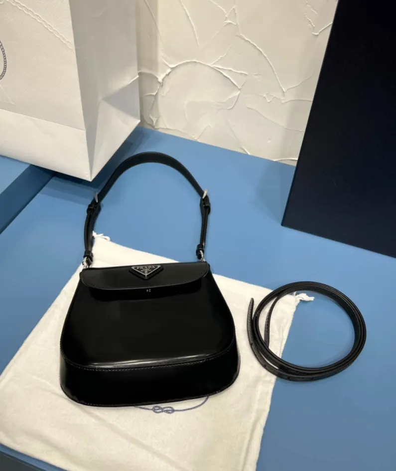 Prada Cleo Series Handbag Size: 17x14.5cm 1BH188