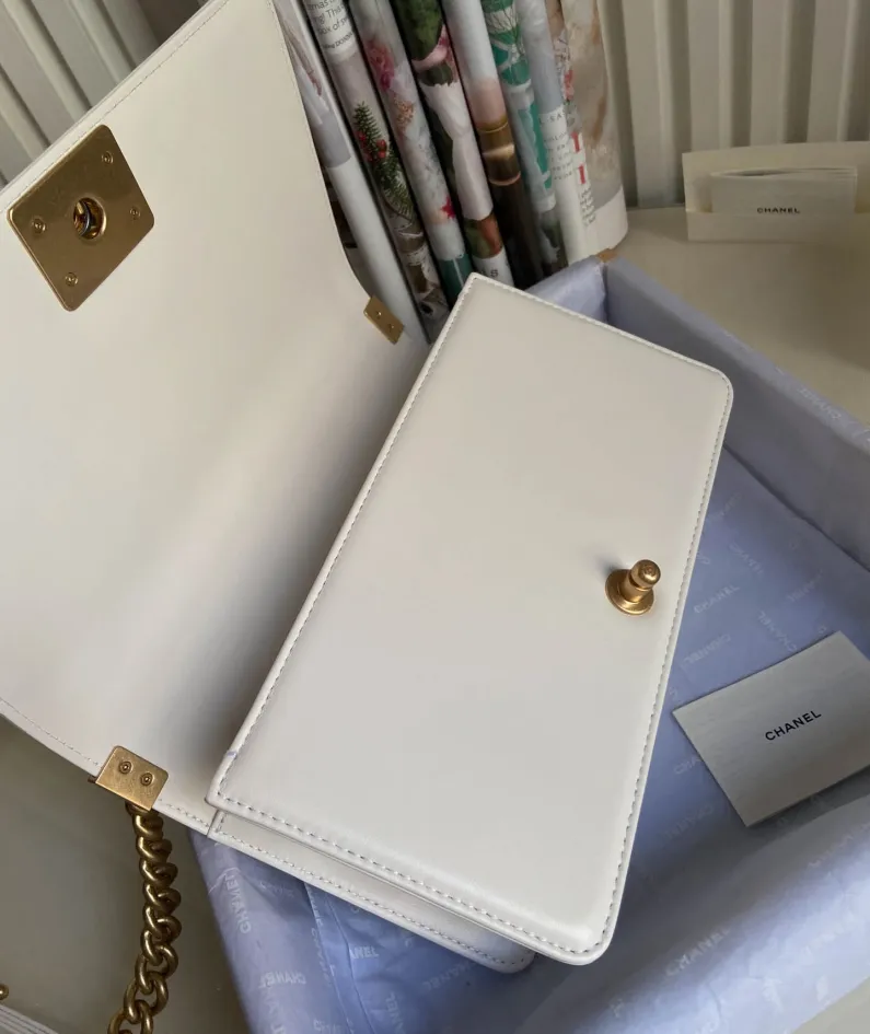 Chanel size: 25x15x9cm